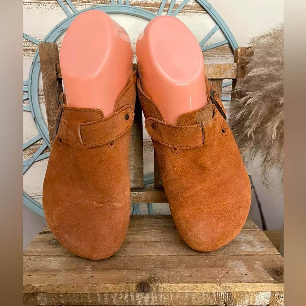 WOMENS -WILSONS TERRA COTTA SUEDE MULES W/BUCKLE-M NEW WITH DEFECTS
